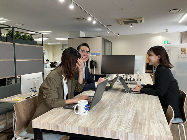 社内雰囲気写真